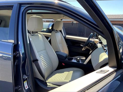 Used 2025 Land Rover Discovery Sport S image 9