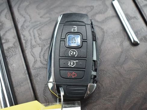 Used 2018 Lincoln Navigator L Reserve w/ Technology Package image 39