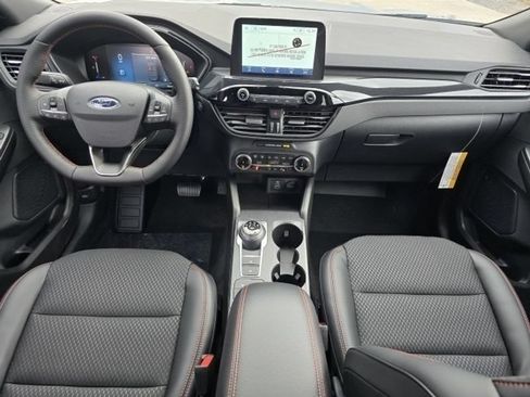 Used 2025 Ford Escape ST-Line w/ Cold Weather Package FWD image 4