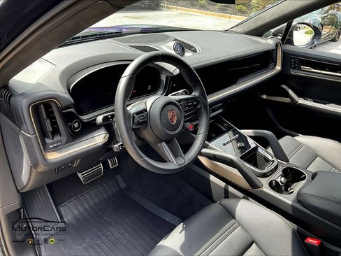 Used 2025 Porsche Cayenne Turbo GT image 12