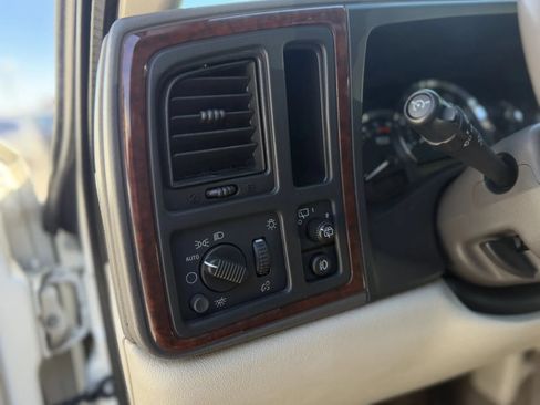 Used 2005 Cadillac Escalade AWD image 27