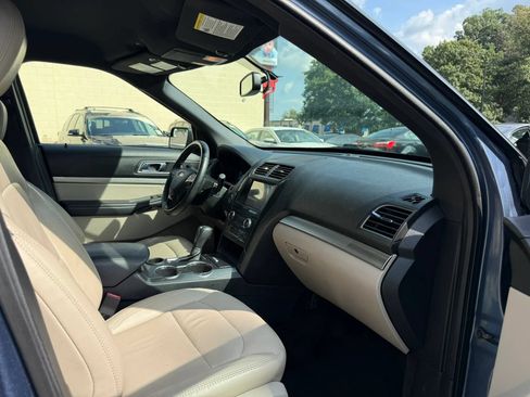 Used 2018 Ford Explorer XLT w/ Equipment Group 202A FWD image 21