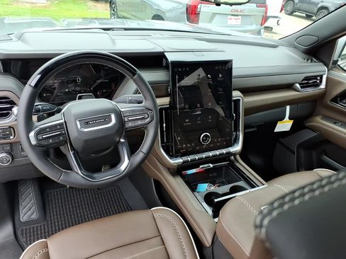 New 2026 GMC Yukon Denali Ultimate AWD/4WD image 18