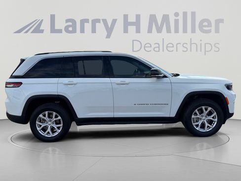 Used 2022 Jeep Grand Cherokee Limited AWD/4WD image 6