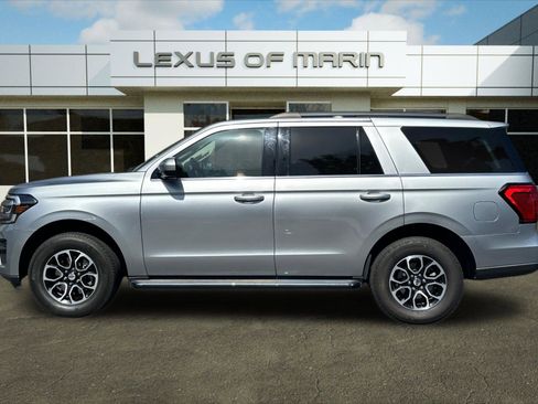 Used 2022 Ford Expedition XLT RWD image 2