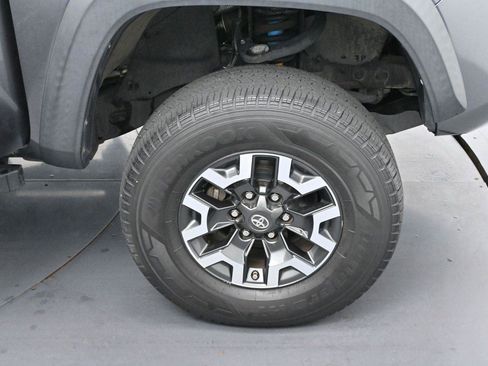 Used 2020 Toyota Tacoma TRD Off-Road w/ Technology Package AWD/4WD image 31