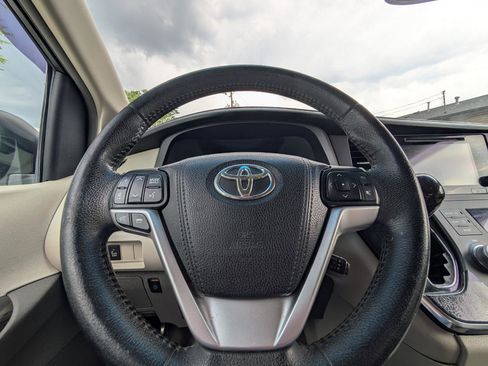Used 2015 Toyota Sienna XLE Premium FWD image 13
