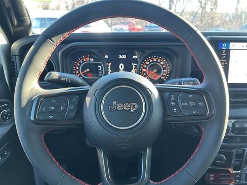 Used 2024 Jeep Gladiator Rubicon w/ Technology Group image 18