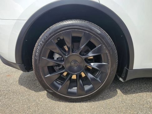 Used 2023 Tesla Model Y Long Range AWD/4WD image 31