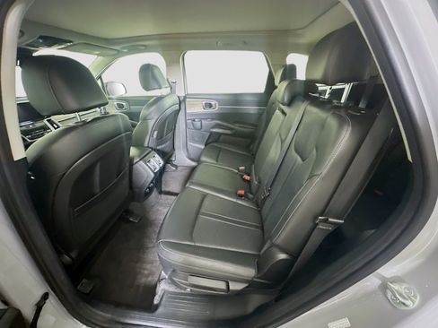 Used 2023 Kia Sorento S w/ Panoramic Sunroof Package AWD/4WD image 30