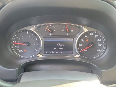 Used 2023 GMC Terrain SLT image 9