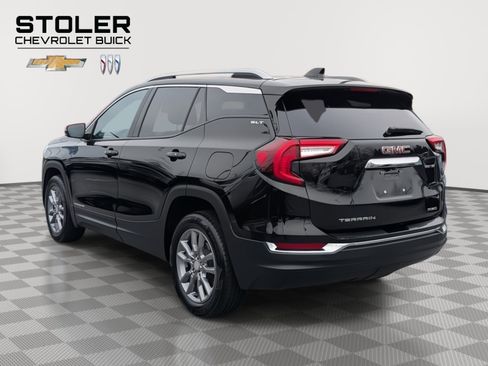 Used 2024 GMC Terrain SLT image 3