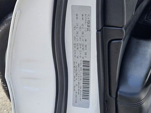 Used 2020 Jeep Grand Cherokee Laredo AWD/4WD image 25