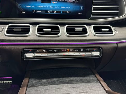 Used 2023 Mercedes-Benz GLS 450 4MATIC image 38