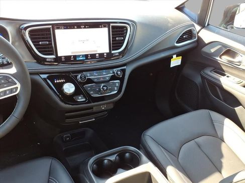 New 2026 Chrysler Pacifica Select image 28