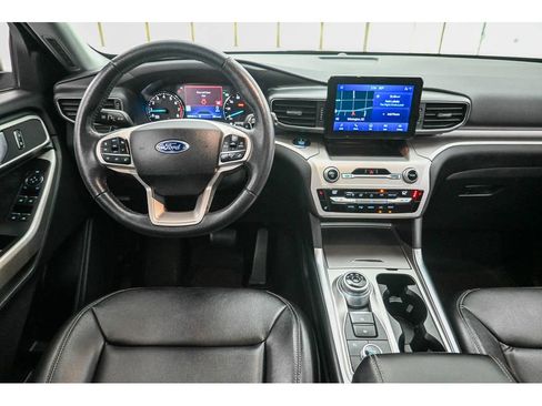 Used 2020 Ford Explorer XLT w/ Equipment Group 202A AWD/4WD image 35