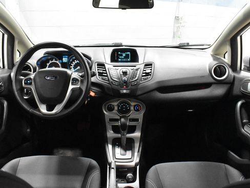 Used 2014 Ford Fiesta SE image 2