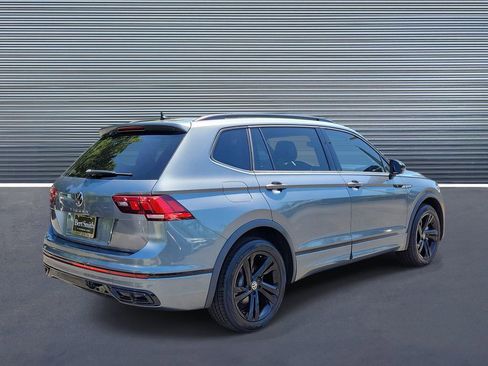 Used 2023 Volkswagen Tiguan SE R-Line FWD image 3