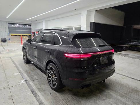 Used 2021 Porsche Cayenne S image 3