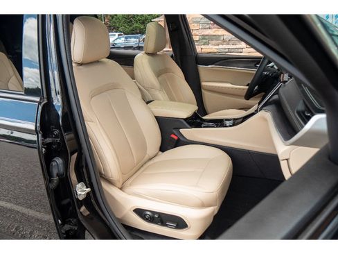 Used 2023 Jeep Grand Cherokee L Limited AWD/4WD image 15