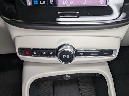 Used 2025 Volvo XC40 B5 Plus w/ Protection Package Premier AWD/4WD image 34
