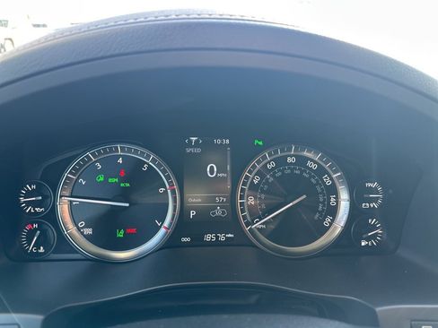 Used 2021 Lexus LX 570 4WD w/ Luxury Package image 13