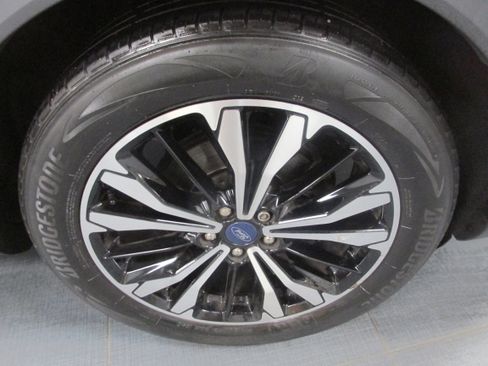 Certified 2021 Ford Escape SE w/ SE Sport Appearance Package image 15