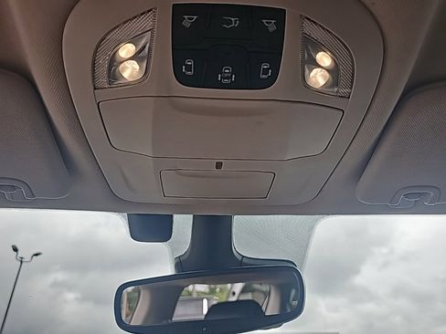 Used 2022 Chrysler Pacifica Touring-L image 27