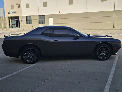 Used 2018 Dodge Challenger SXT RWD image 4