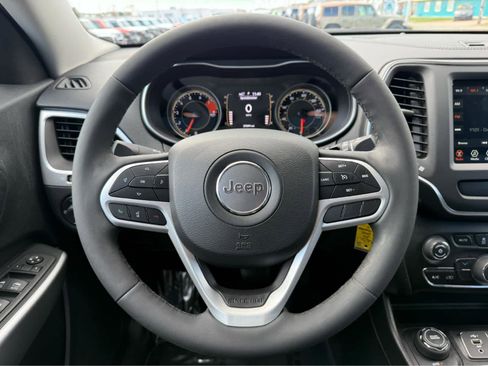 Used 2022 Jeep Cherokee Latitude AWD/4WD image 15