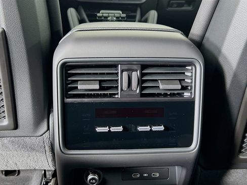 New 2026 Porsche Cayenne Base image 27