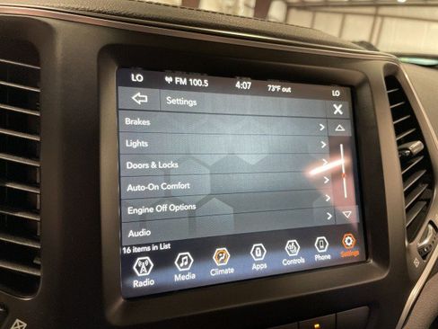 Used 2021 Jeep Cherokee Latitude Lux 80th Anniv w/ Quick Order Package 2YU 80th FWD image 34