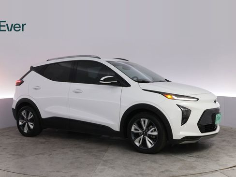 Used 2022 Chevrolet Bolt EUV LT w/ Convenience Package FWD image 14