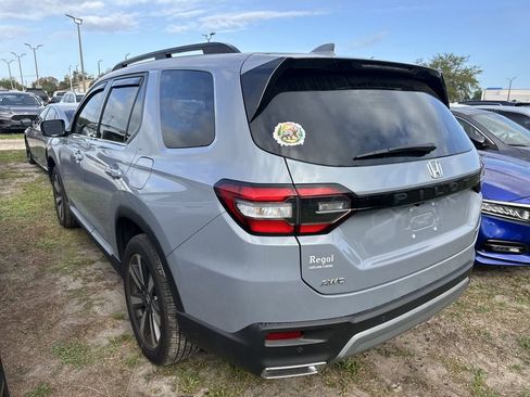 Used 2025 Honda Pilot Touring image 6