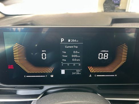Used 2025 Kia Carnival FWD image 16