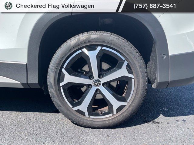 Used 2025 Volkswagen Tiguan SE FWD image 7