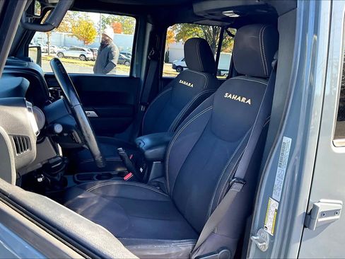 Used 2015 Jeep Wrangler Unlimited Sahara image 7