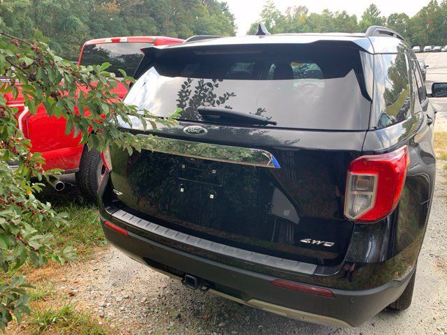 Used 2023 Ford Explorer XLT w/ Equipment Group 202A AWD/4WD image 4
