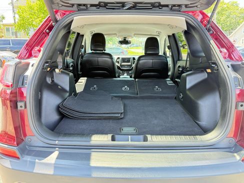 Used 2019 Jeep Cherokee Latitude Plus w/ Comfort/Convenience Group AWD/4WD image 36