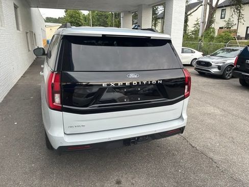 Used 2025 Ford Expedition Active RWD image 18