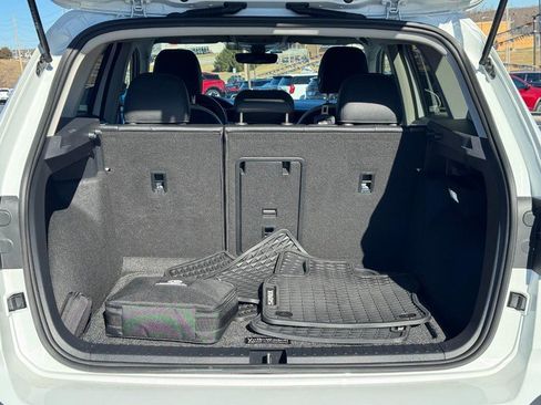 Used 2025 Volkswagen Taos SE image 4