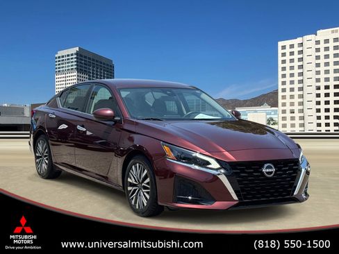 Used 2023 Nissan Altima 2.5 SV image 1