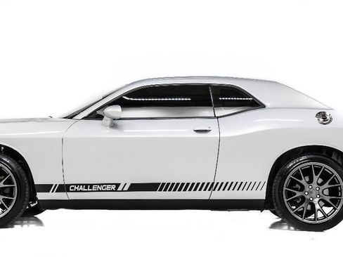 Used 2021 Dodge Challenger SXT RWD image 6