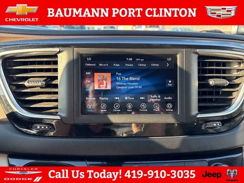 Used 2018 Chrysler Pacifica Touring-L FWD image 20