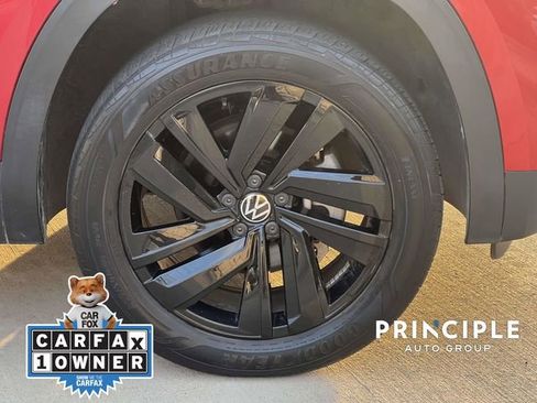 Used 2022 Volkswagen Atlas Cross Sport SE w/ Black Wheel Package FWD image 4