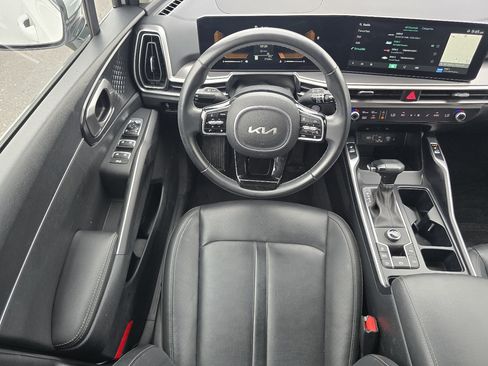 Used 2024 Kia Sorento S FWD image 3