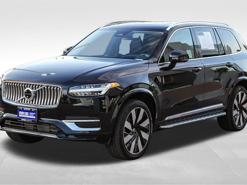 Used 2023 Volvo XC90 T8 Ultimate image 3
