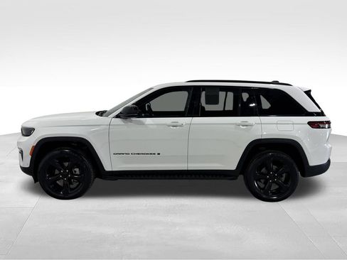 Used 2024 Jeep Grand Cherokee Limited w/ Luxury Tech Group II AWD/4WD image 15