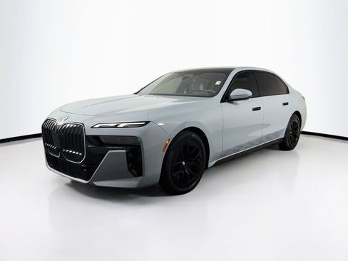 Used 2025 BMW 760i xDrive w/ Executive Package AWD/4WD image 3