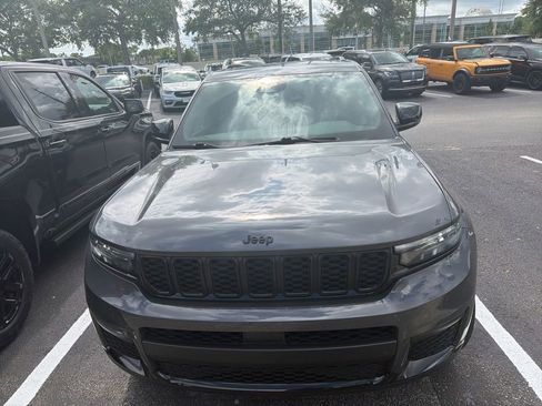 Used 2023 Jeep Grand Cherokee L Altitude AWD/4WD image 2
